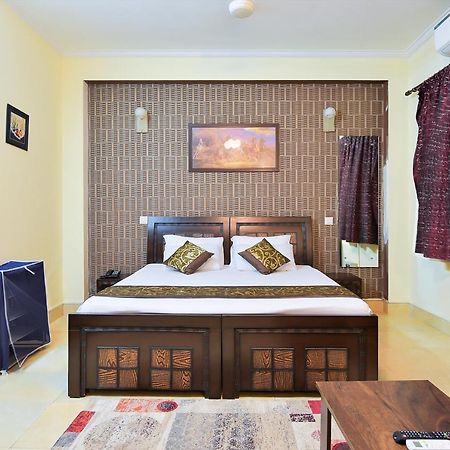 Studio Serviced Apartments Near Fortis Hospital Gurgáon Kültér fotó