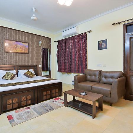 Studio Serviced Apartments Near Fortis Hospital Gurgáon Kültér fotó