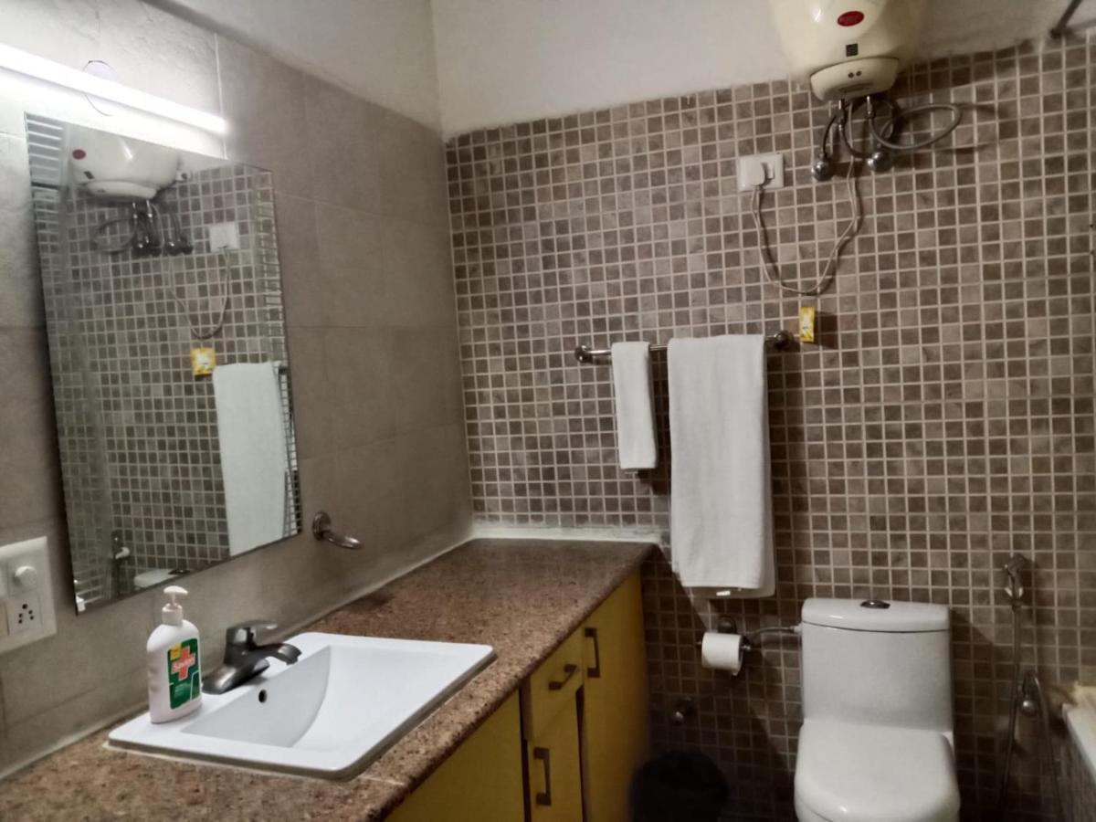 Studio Serviced Apartments Near Fortis Hospital Gurgáon Kültér fotó