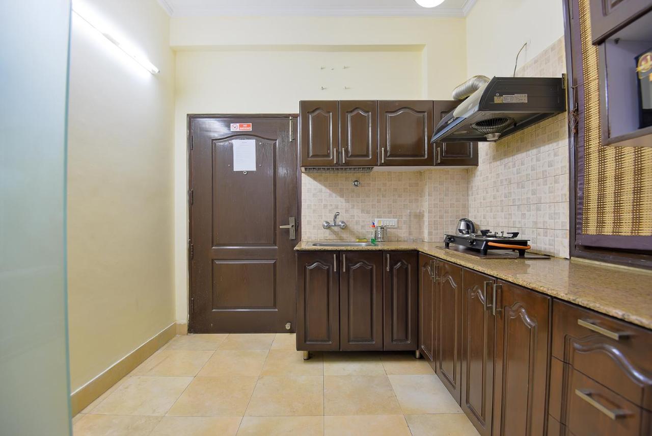 Studio Serviced Apartments Near Fortis Hospital Gurgáon Kültér fotó
