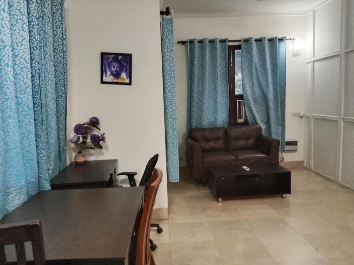 Studio Serviced Apartments Near Fortis Hospital Gurgáon Kültér fotó