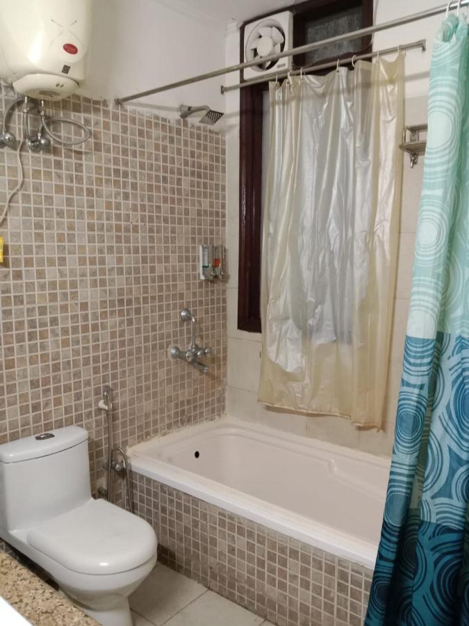 Studio Serviced Apartments Near Fortis Hospital Gurgáon Kültér fotó