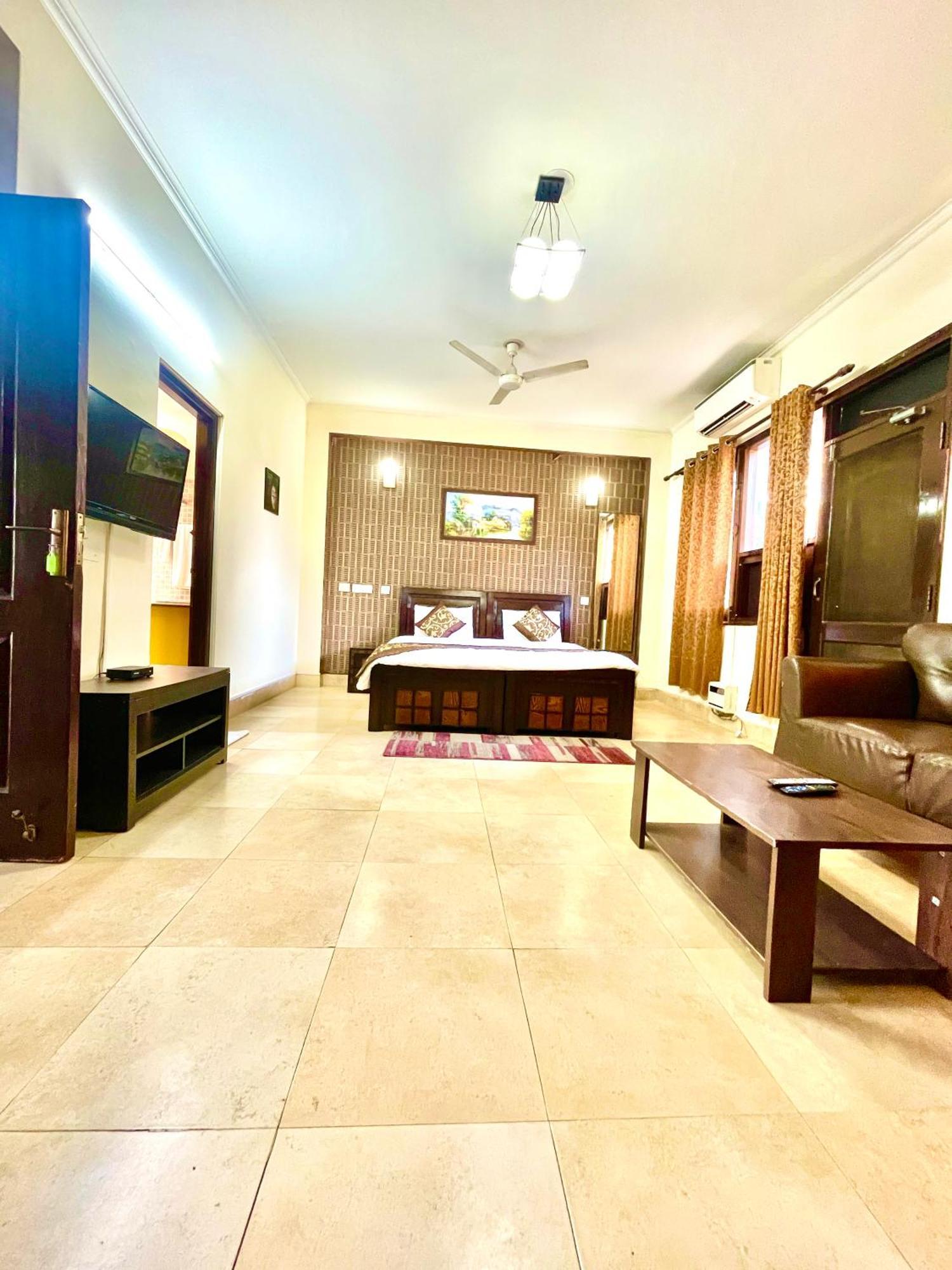 Studio Serviced Apartments Near Fortis Hospital Gurgáon Kültér fotó